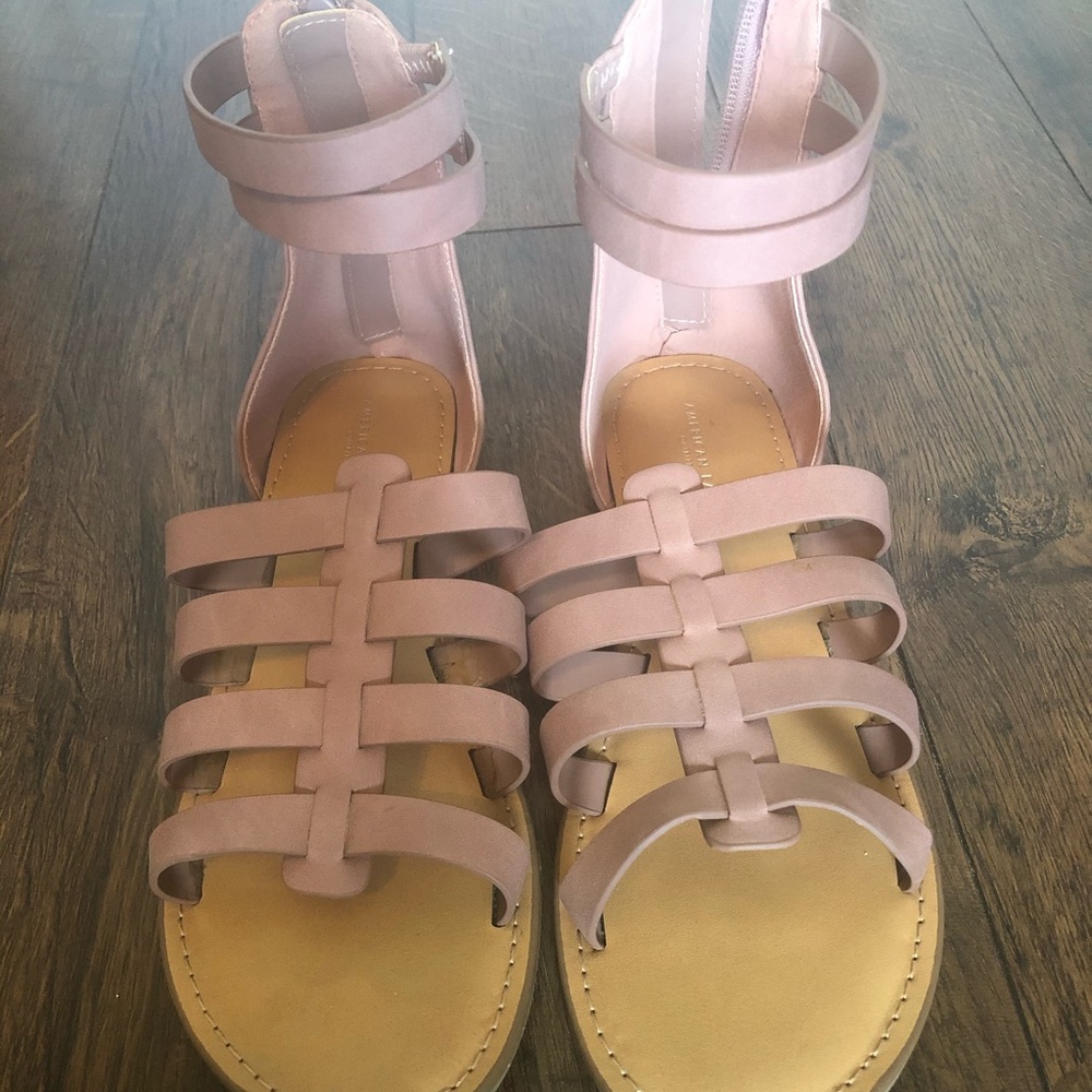American Eagle Sandals